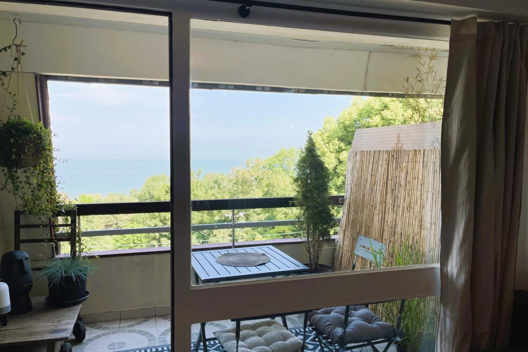 Aux Flots Bleus Avec Balcon Et Vue Sur Mer ทรูวิลล์-ซูร์-แมร์ ภายนอก รูปภาพ
