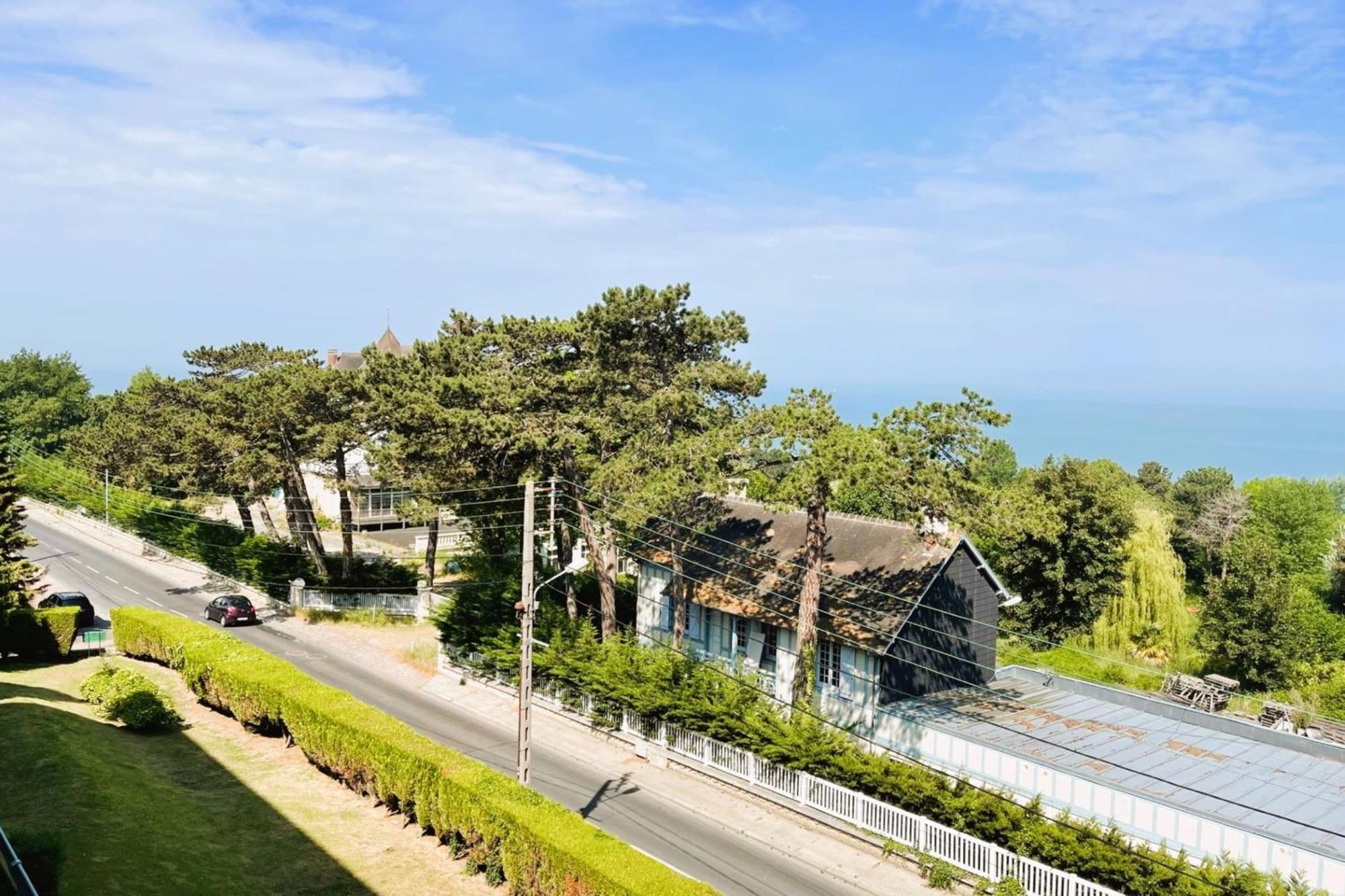 Aux Flots Bleus Avec Balcon Et Vue Sur Mer ทรูวิลล์-ซูร์-แมร์ ภายนอก รูปภาพ