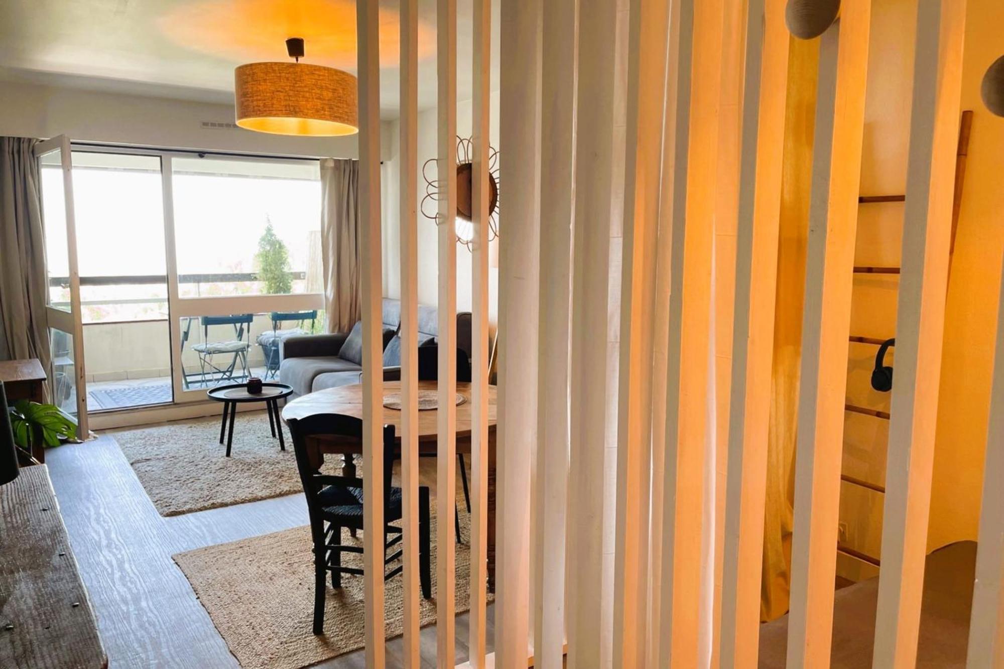 Aux Flots Bleus Avec Balcon Et Vue Sur Mer ทรูวิลล์-ซูร์-แมร์ ภายนอก รูปภาพ